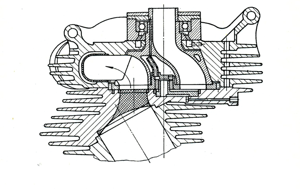 La sezione della testa mostra chiaramente la conformazione della valvola rotante studiata dalla NSU per i motori di serie. La casa tedesca ha lavorato intensamente allo sviluppo di diversi tipi di dispositivi di questo genere (uno &egrave; stato montato su un motore da record nel 1956)