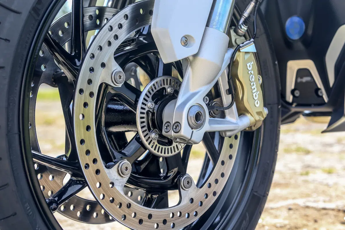 BMW R 1250R. Alternativa sportiva