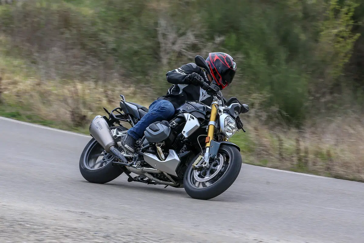 BMW R 1250R. Alternativa sportiva