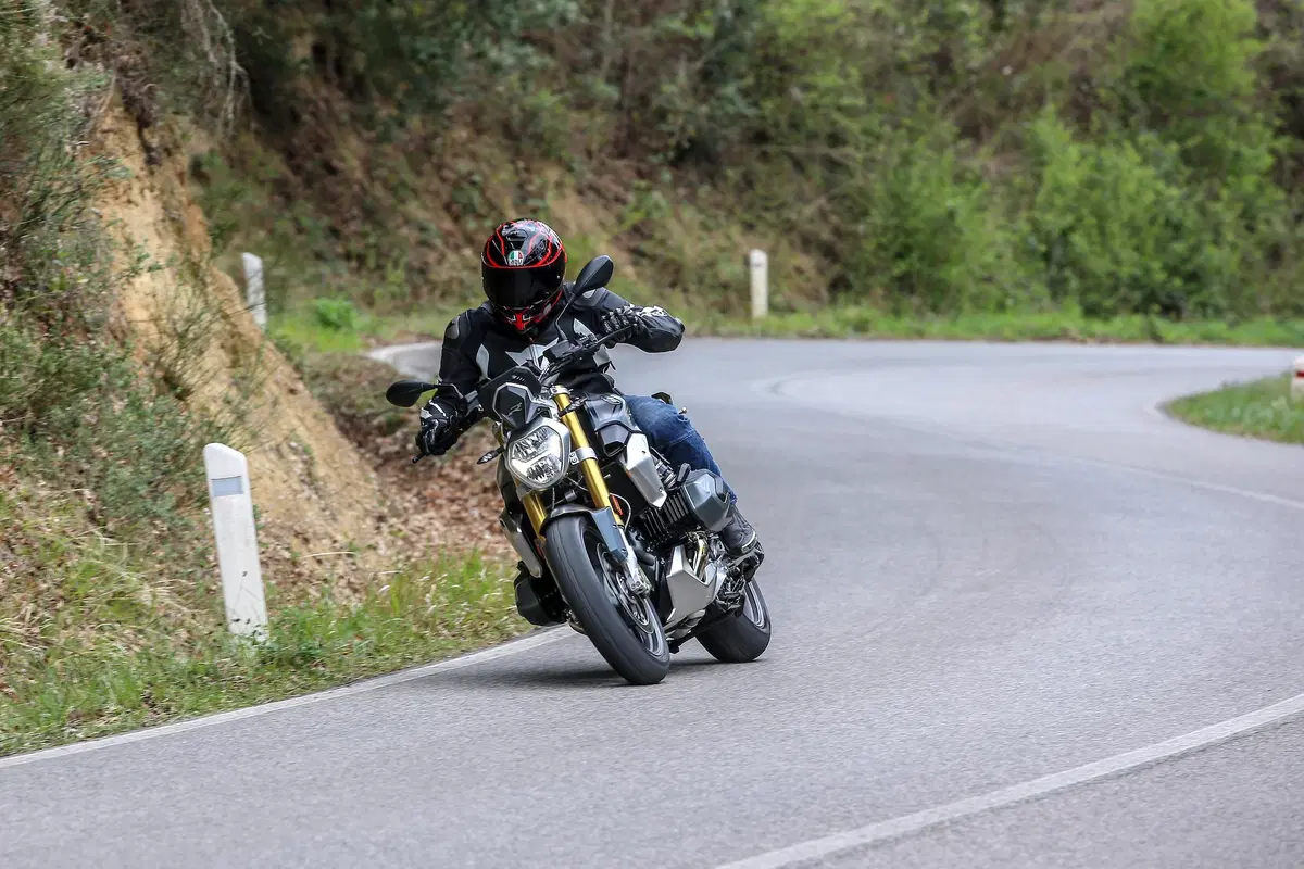 BMW R 1250R. Alternativa sportiva (4)
