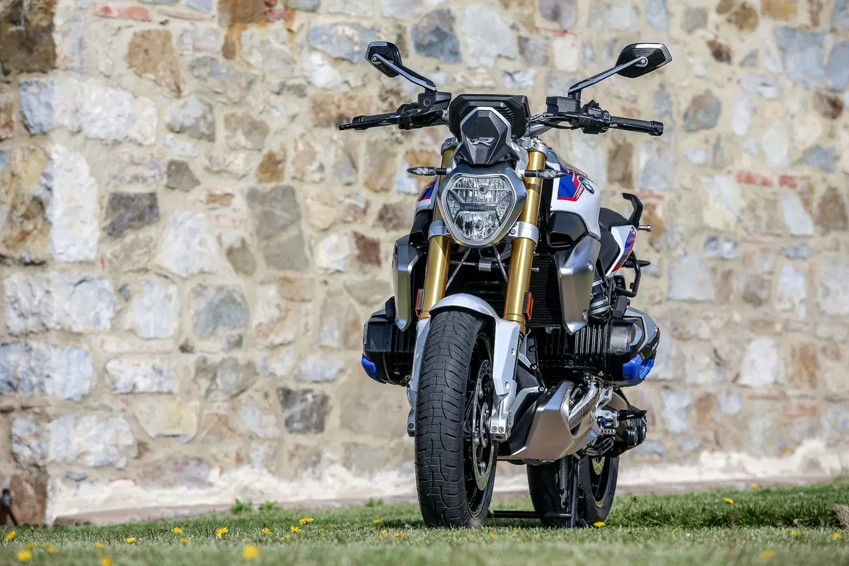 BMW R 1250R. Alternativa sportiva (15)