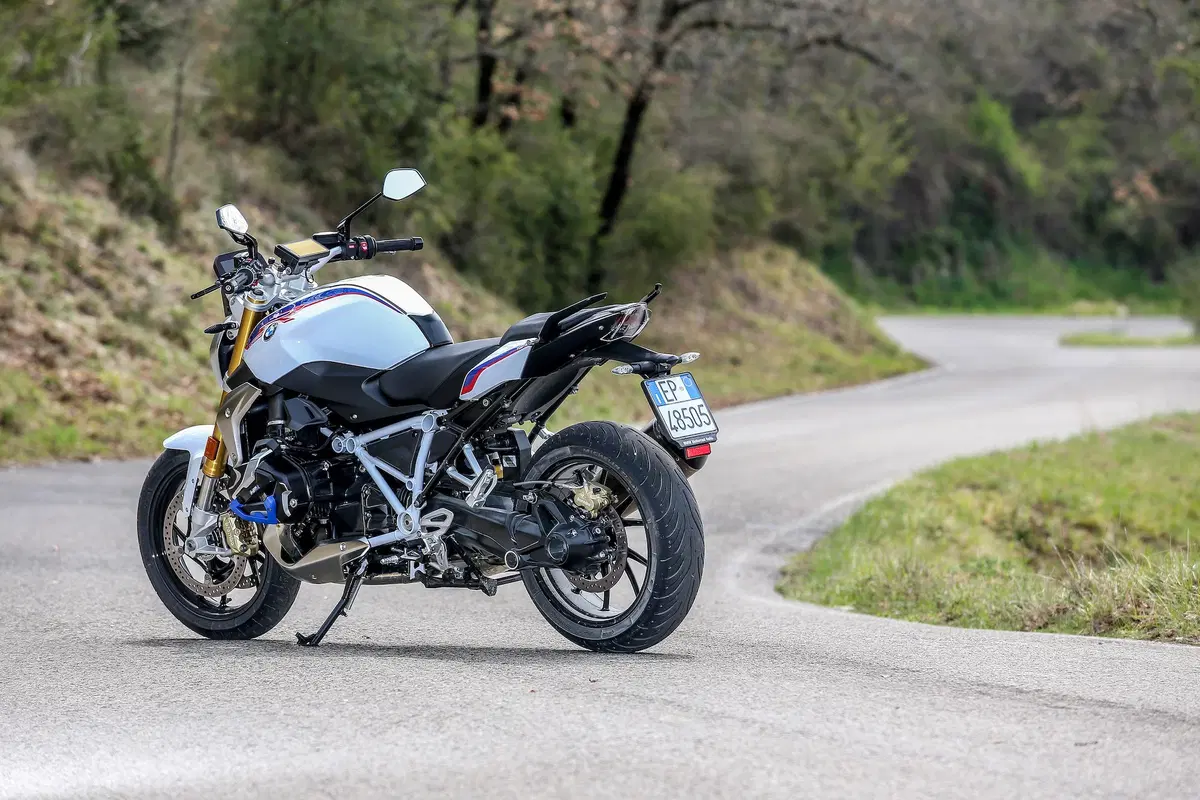 BMW R 1250R. Alternativa sportiva (11)