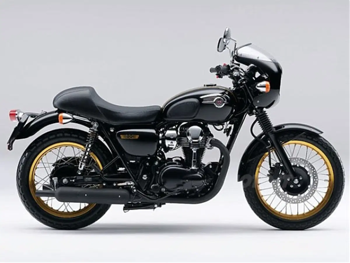 Kawasaki W800 Cafè Style. Bella, ma solo per il Giappone (2)