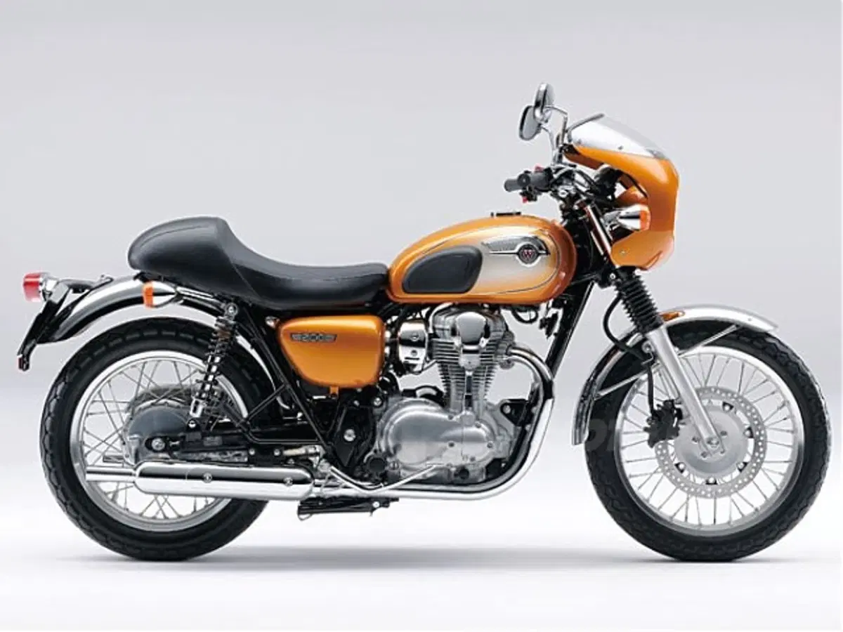 Kawasaki W800 Cafè Style. Bella, ma solo per il Giappone (3)