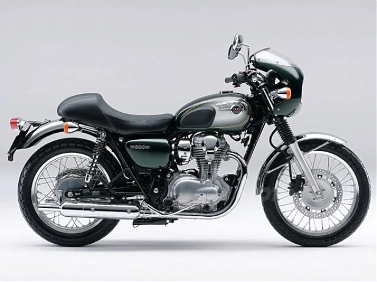 Kawasaki W800 Cafè Style. Bella, ma solo per il Giappone (4)