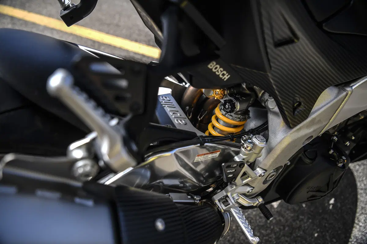 Aprilia RSV4 1100 Factory 2019. Missile ...con le ali (7)