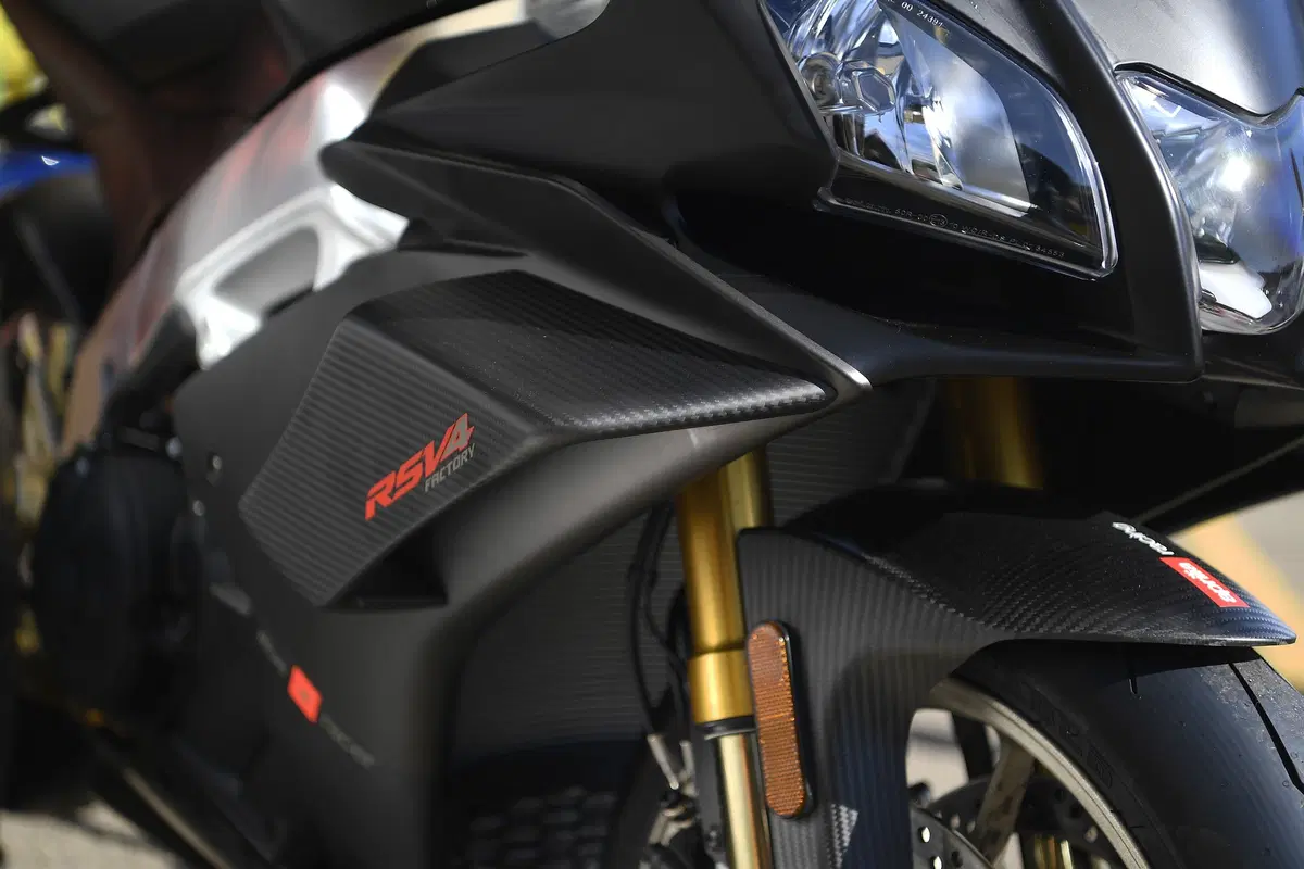 Aprilia RSV4 1100 Factory 2019. Missile ...con le ali