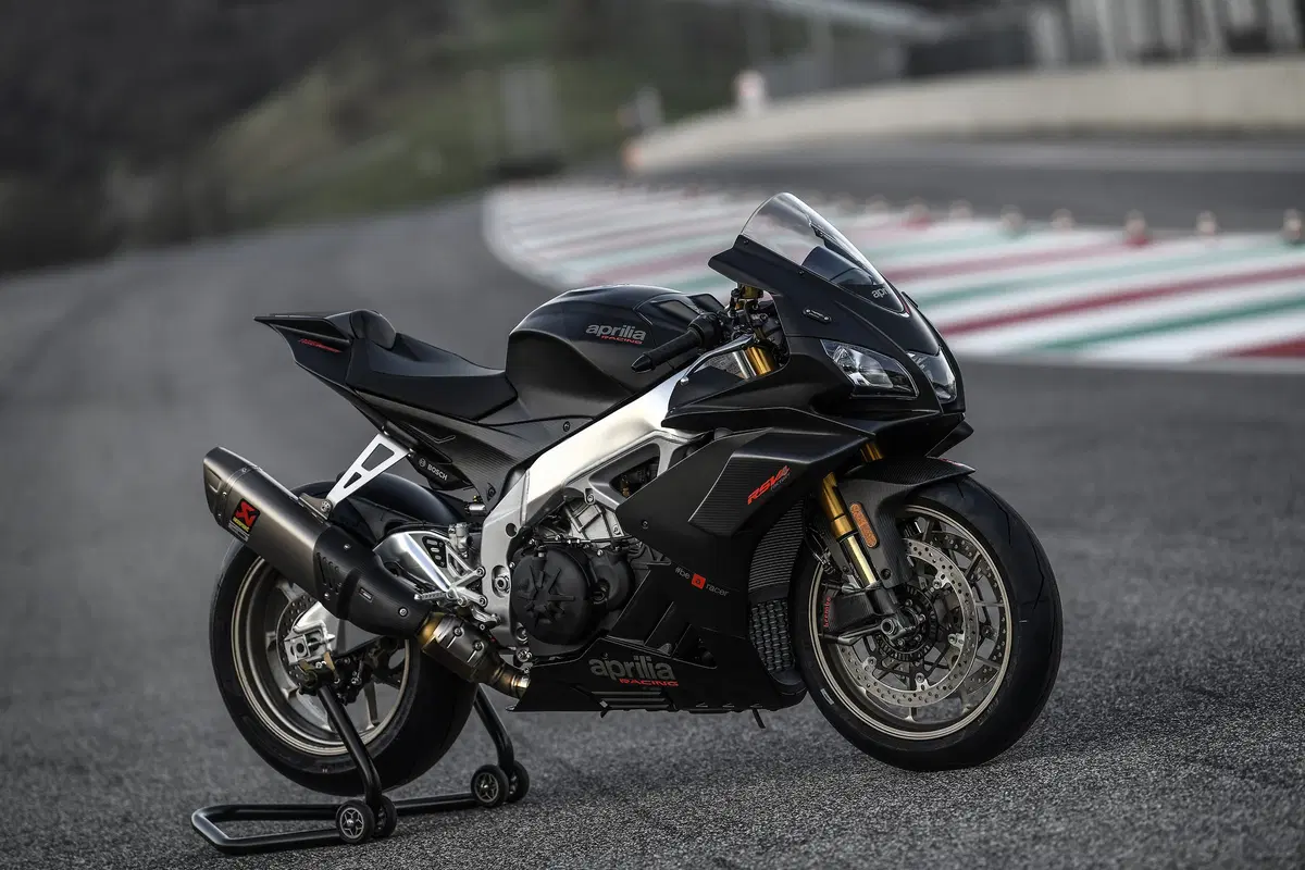 Aprilia RSV4 1100 Factory 2019. Missile ...con le ali (13)