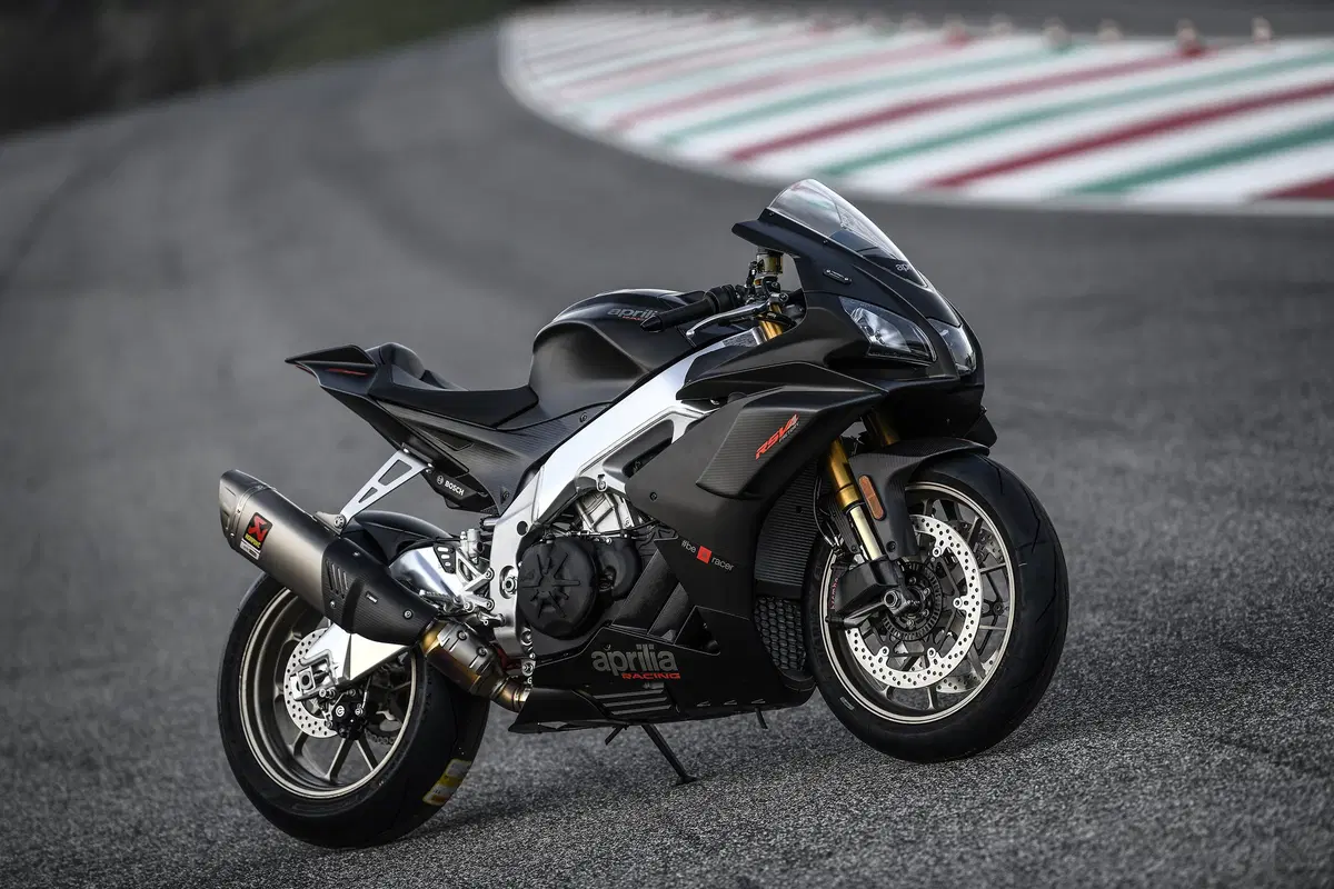 Aprilia RSV4 1100 Factory 2019. Missile ...con le ali (15)