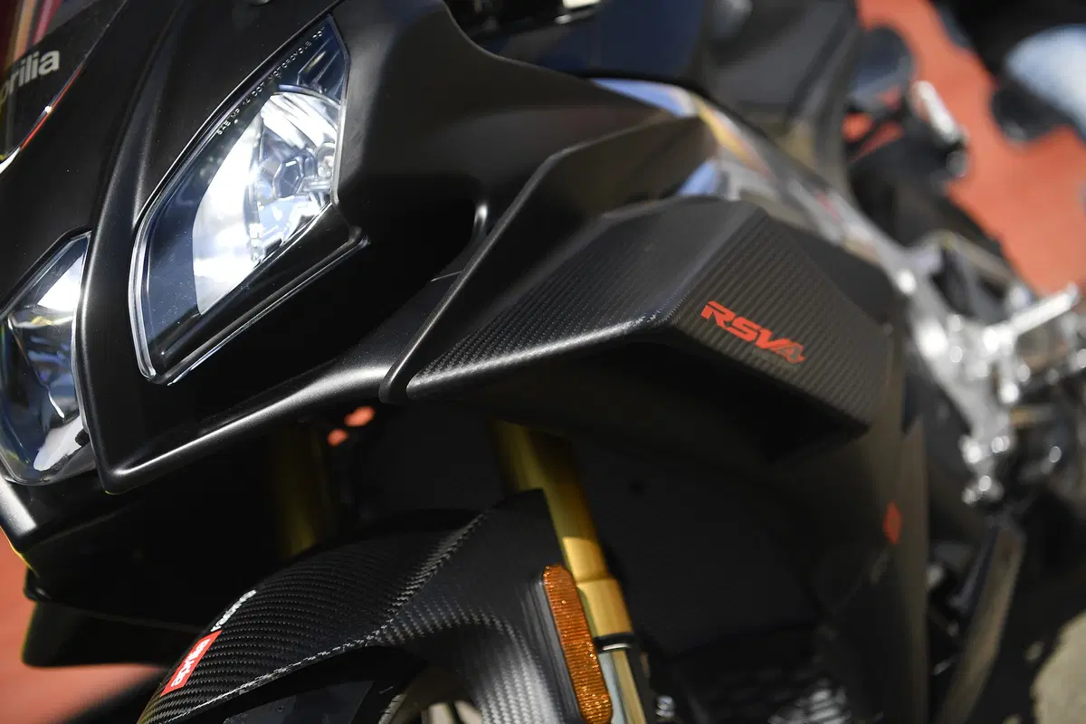 Aprilia RSV4 1100 Factory 2019. Missile ...con le ali (16)