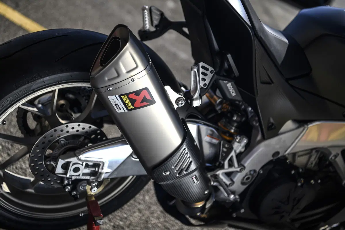 Aprilia RSV4 1100 Factory 2019. Missile ...con le ali (22)