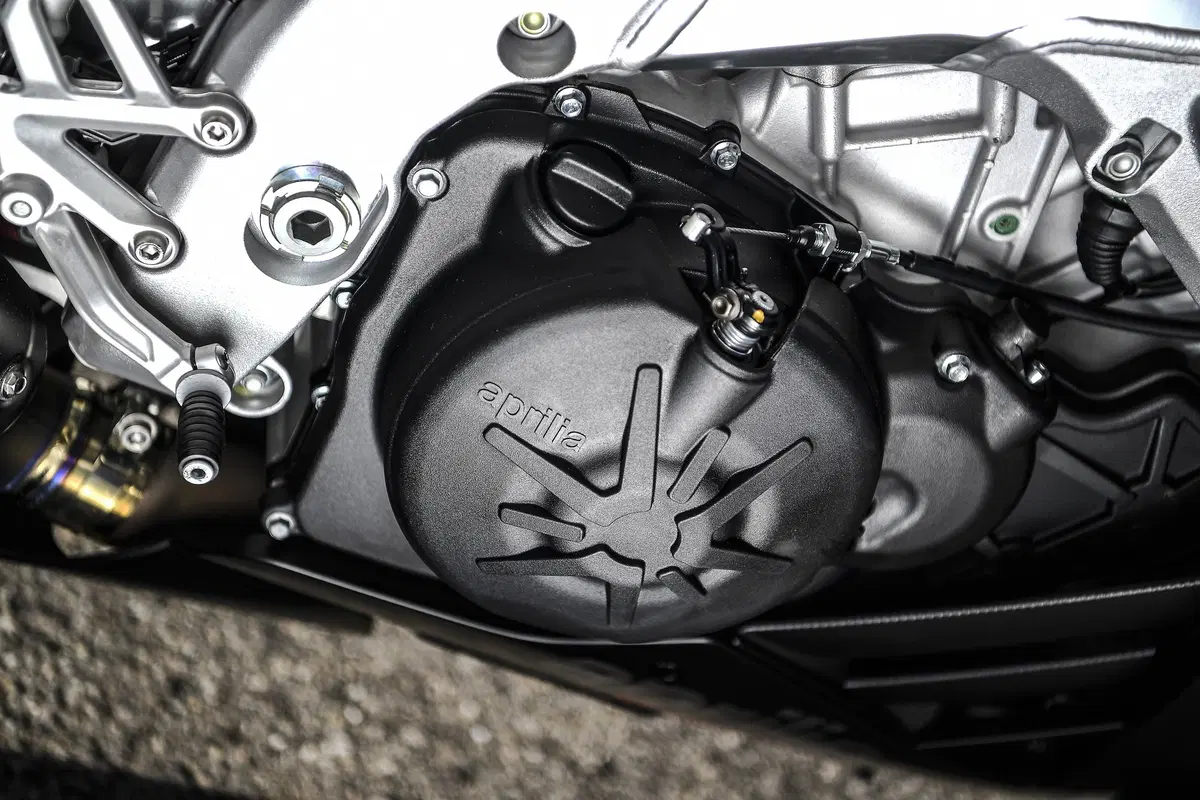 Aprilia RSV4 1100 Factory 2019. Missile ...con le ali (26)