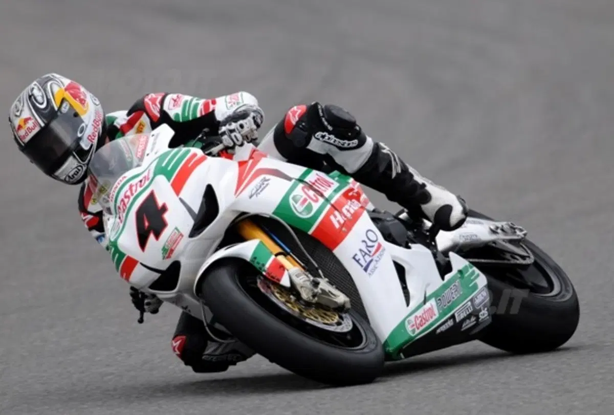 Portimao, pista bagnata. Parlano Checa e Melandri (3)