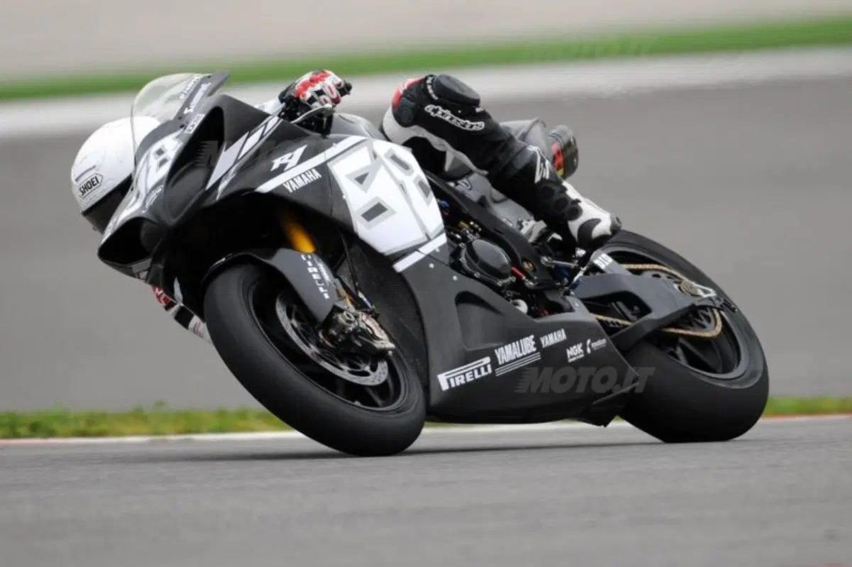 Portimao, pista bagnata. Parlano Checa e Melandri (18)