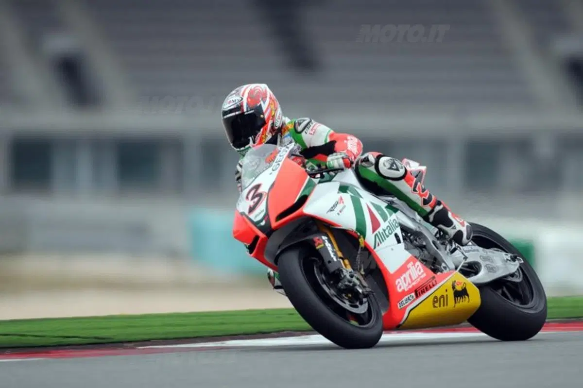 Portimao, pista bagnata. Parlano Checa e Melandri (21)