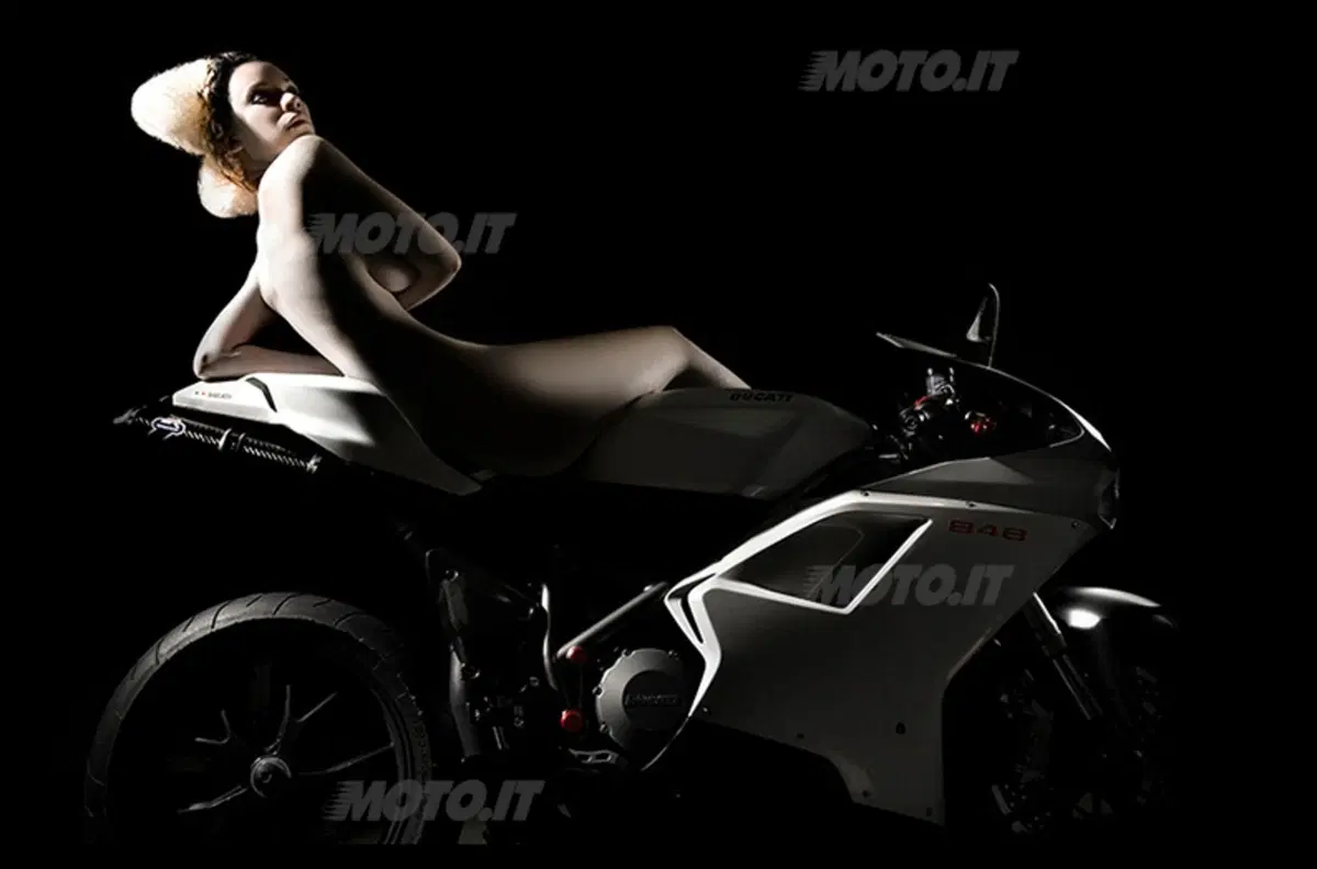Ducati art: Elizabeth Raab e le sue incredibili foto (5)