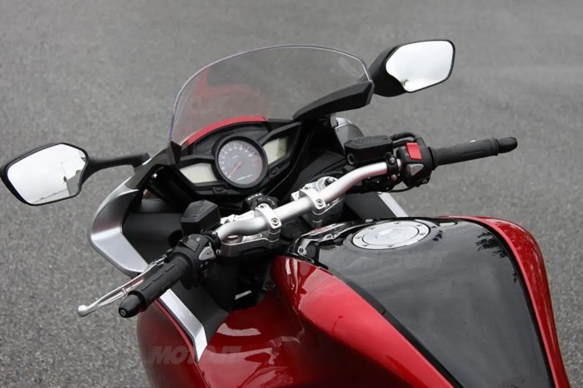 Accessori LSL per moto sportive, naked e special