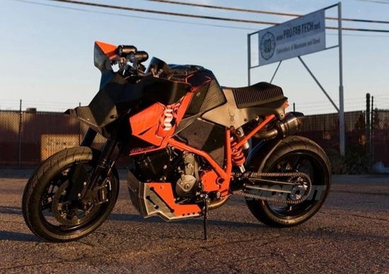 KTM Super Duke R SuperSpinnie