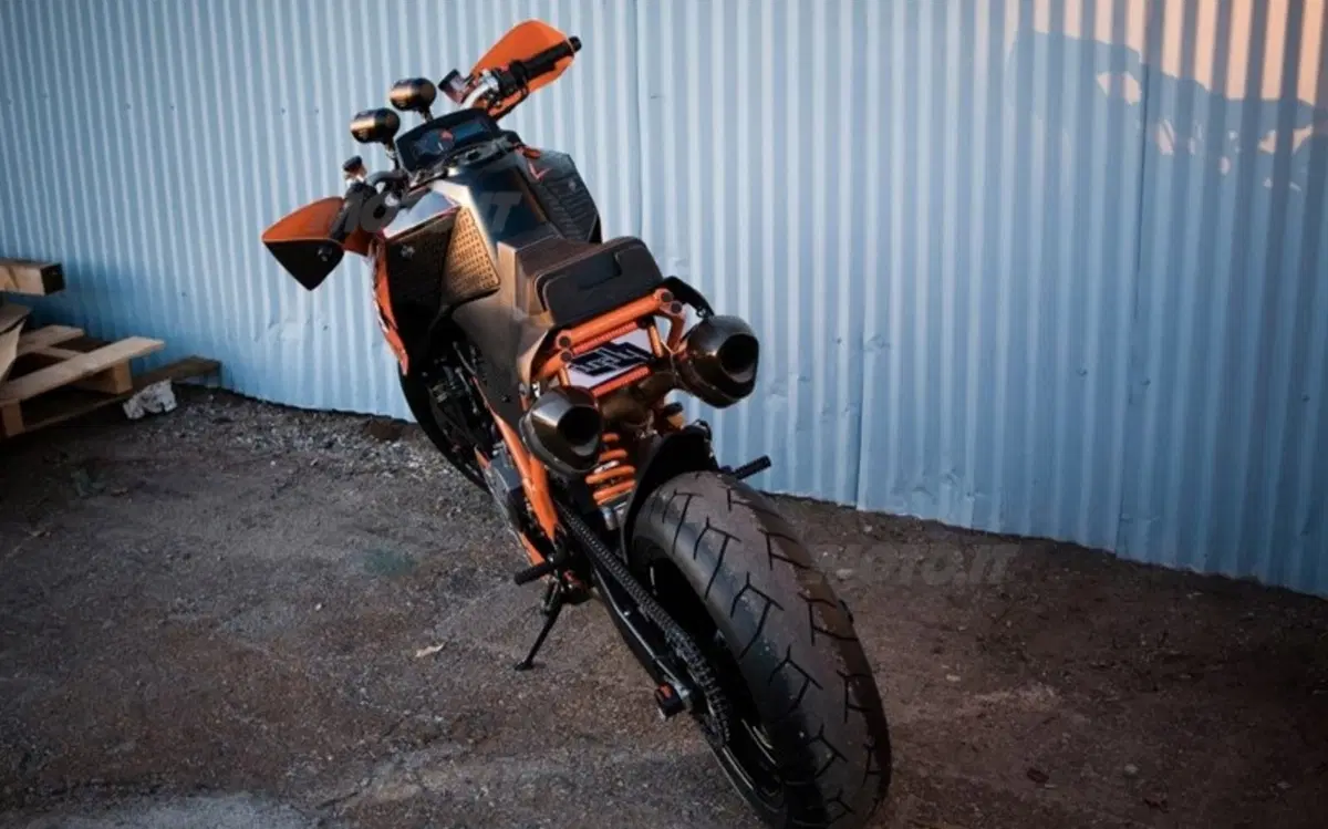 KTM Super Duke R SuperSpinnie