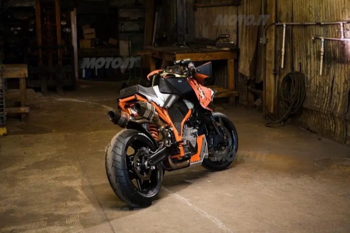KTM Super Duke R SuperSpinnie (6)