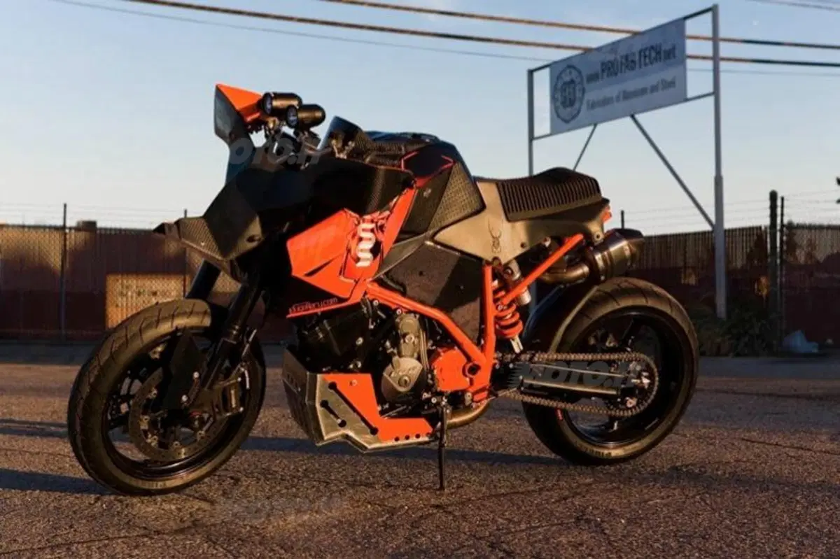 KTM Super Duke R SuperSpinnie (11)