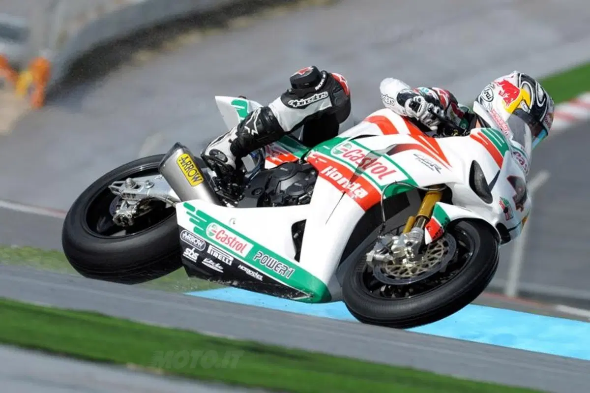 La pioggia rovina l’ultima sessione di prove SBK a Portimao (10)