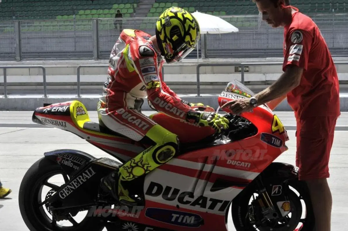 Valentino Rossi sulla Ducati: le prime foto del test di Sepang (4)