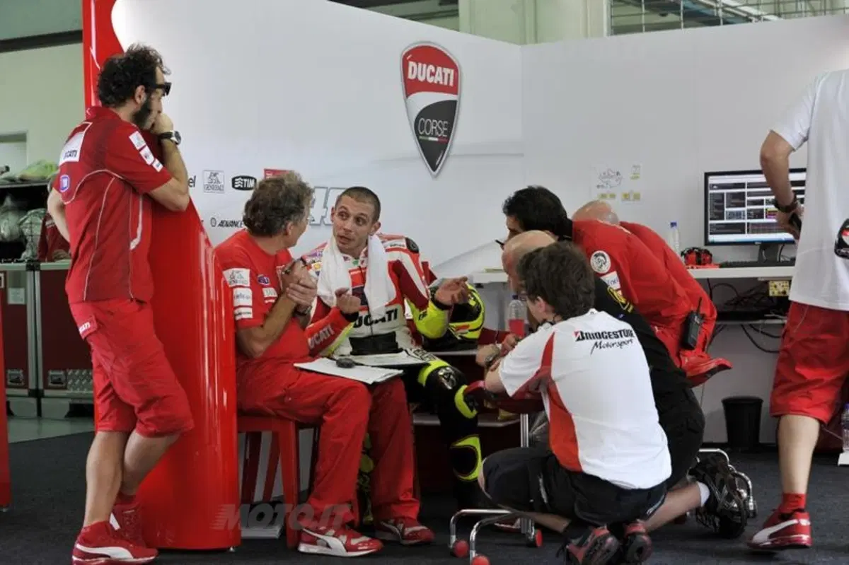 Valentino Rossi sulla Ducati: le prime foto del test di Sepang (7)