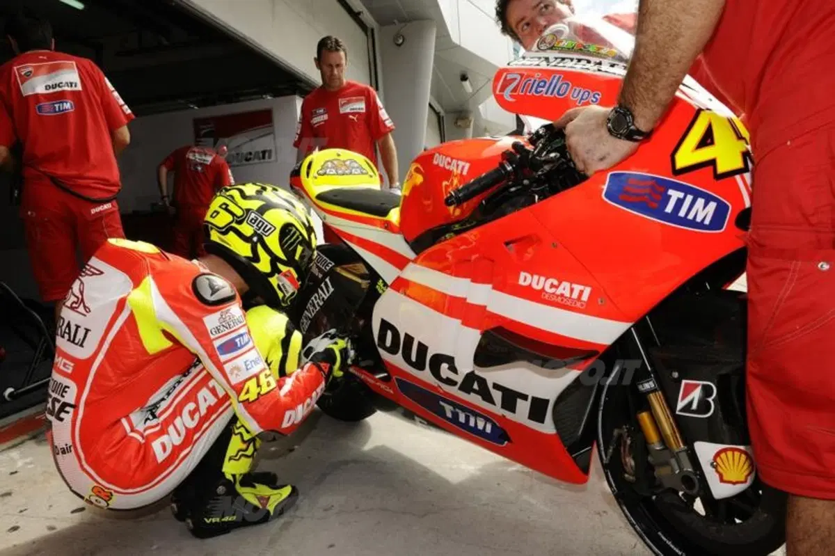 Valentino Rossi sulla Ducati: le prime foto del test di Sepang (13)