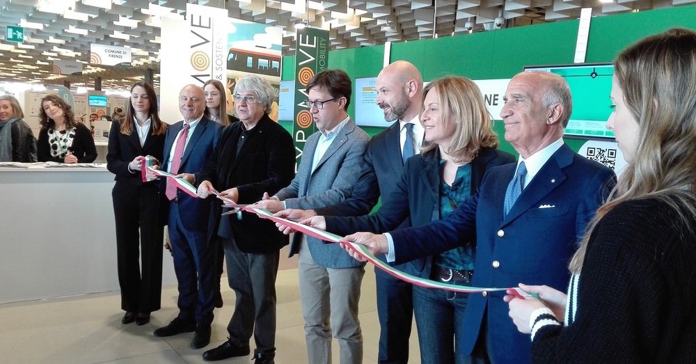 Il taglio del nastro di Expomove 2019 da parte del sindaco di Firenze, Dario Nardella