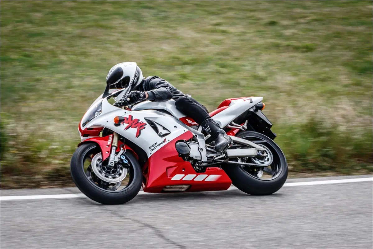 Yamaha R1 1998: test Youngtimer (2)