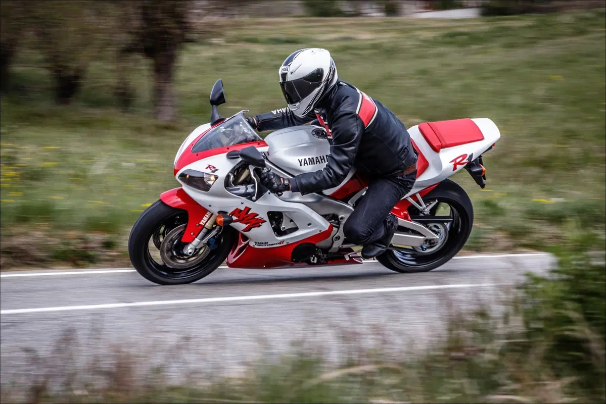 Yamaha R1 1998: test Youngtimer (5)