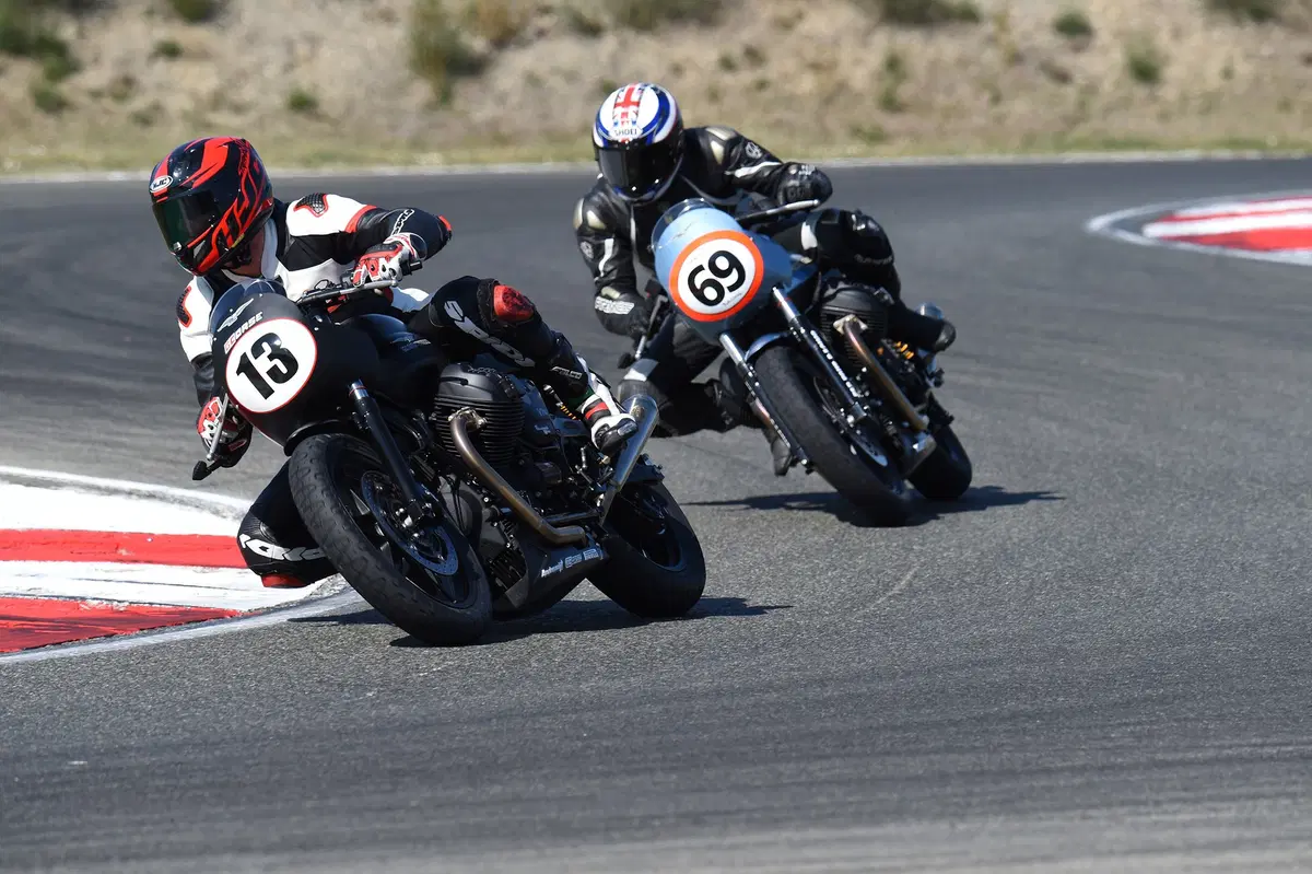 A Varano la prima del Trofeo Moto Guzzi Fast Endurance