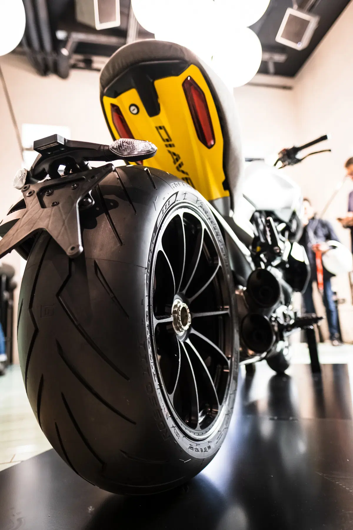 Ducati Diavel 1260 Materico presentato alla Milano Design Week (4)