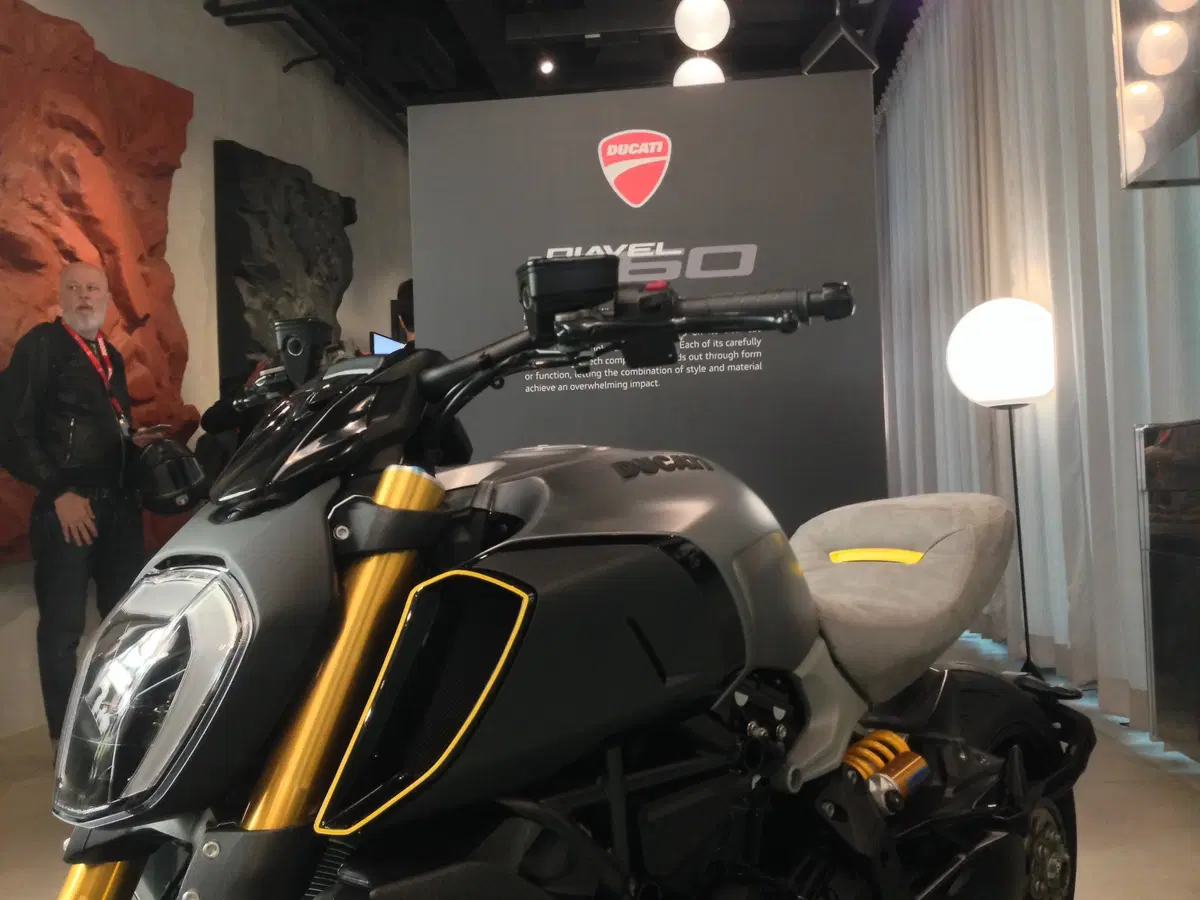 Ducati Diavel 1260 Materico presentato alla Milano Design Week (2)