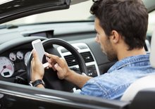 Codice Della Strada, sì ai 125 in autostrada e patente sospesa per la guida al cellulare