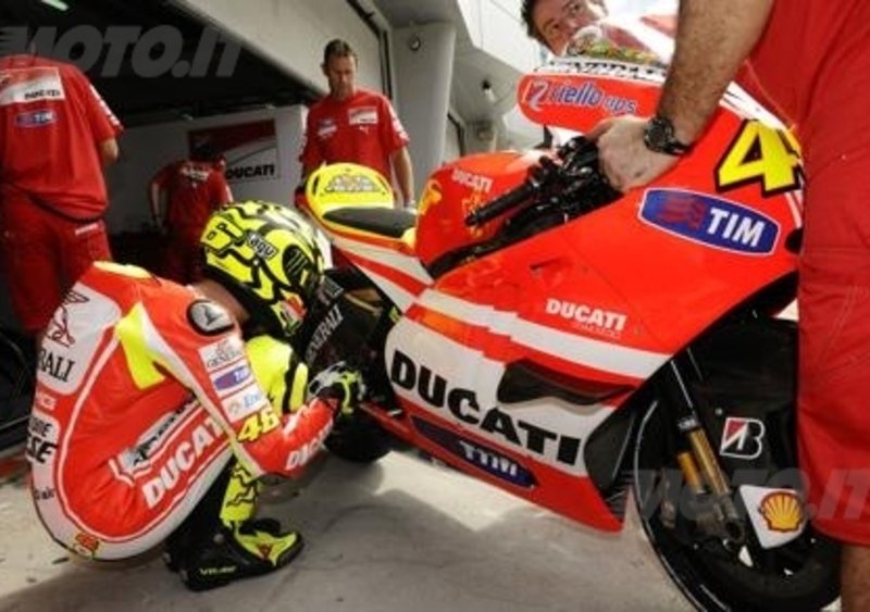 Stoner, Rossi e Capirossi commentano la Ducati