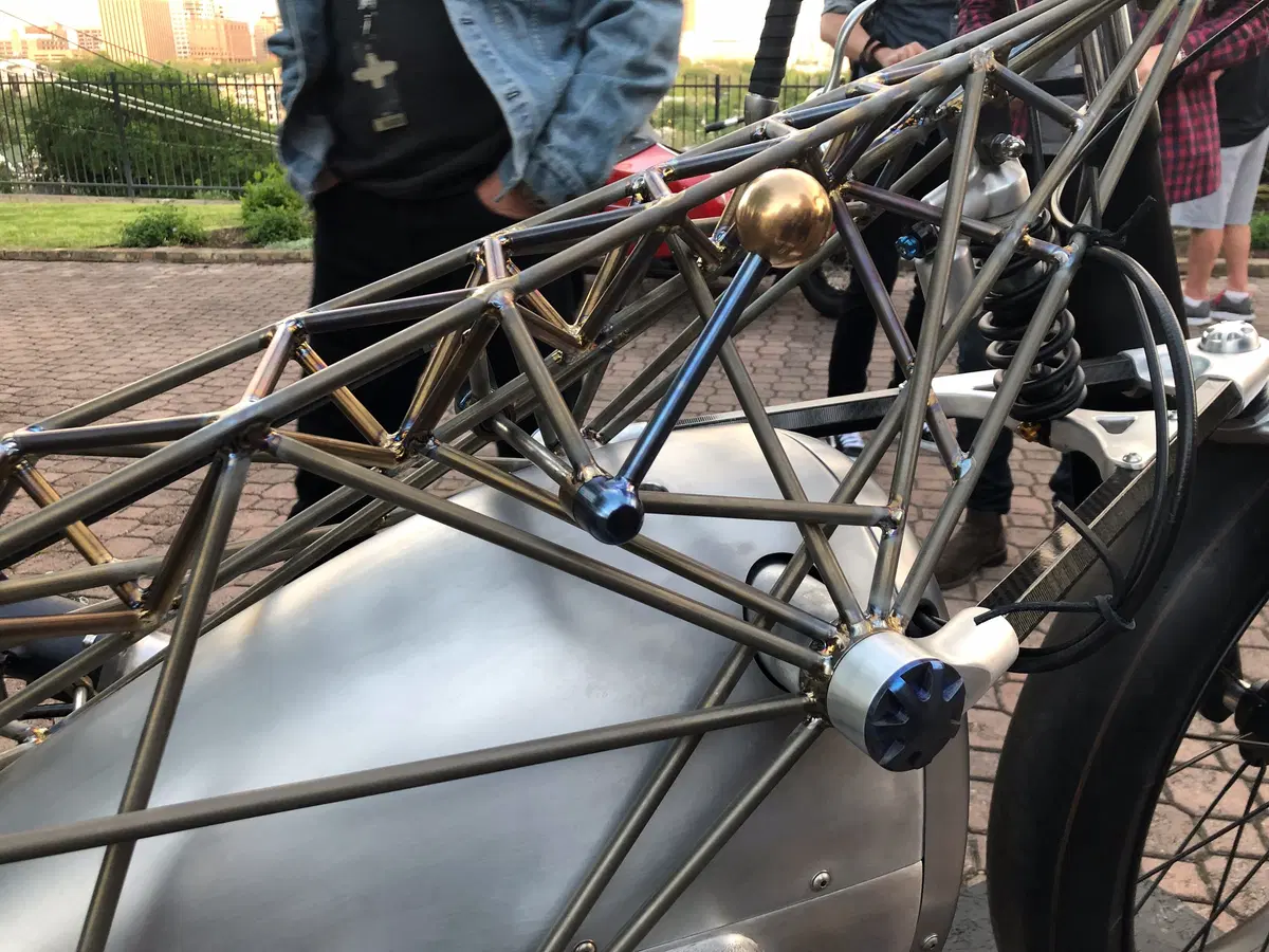 BMW Birdcage. Rientro nel custom? (4)