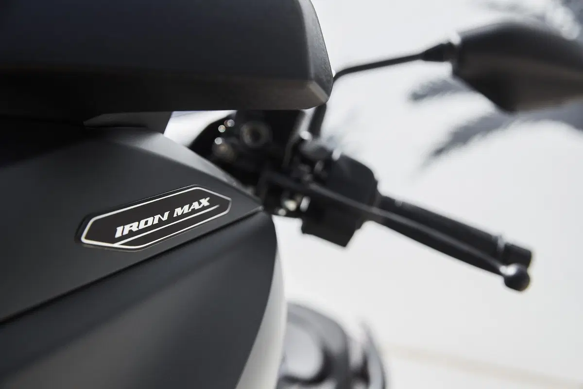 Yamaha XMAX Iron Max, TEST: ancora più stile e comfort