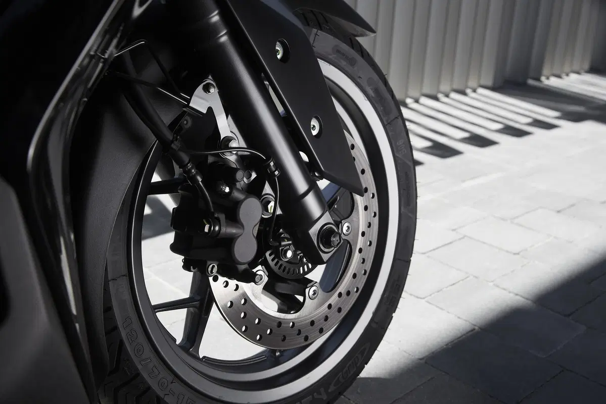 Yamaha XMAX Iron Max, TEST: ancora più stile e comfort (9)
