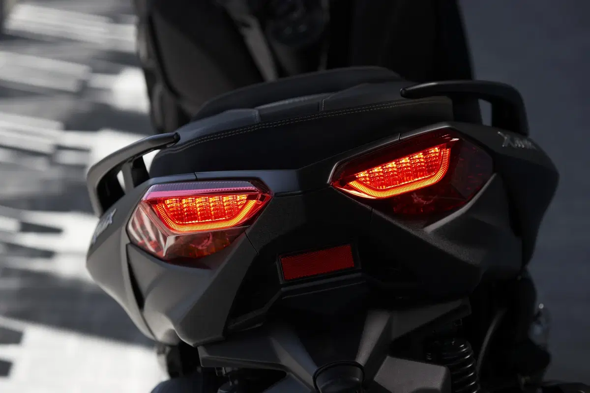 Yamaha XMAX Iron Max, TEST: ancora più stile e comfort (4)