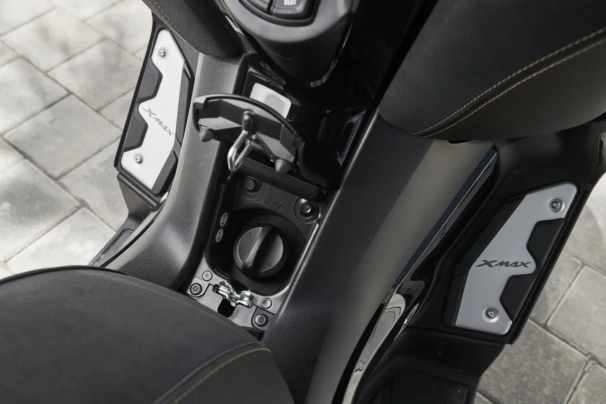 Yamaha XMAX Iron Max, TEST: ancora più stile e comfort (8)