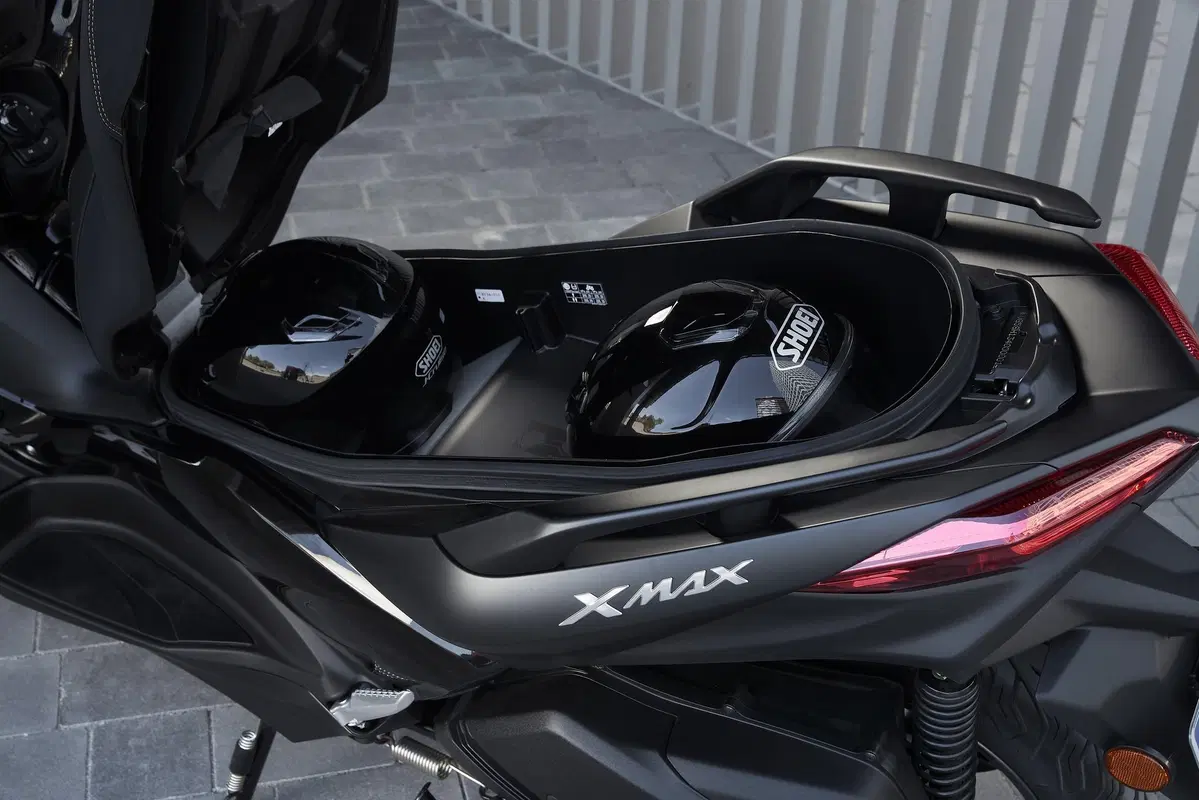 Yamaha XMAX Iron Max, TEST: ancora più stile e comfort (2)