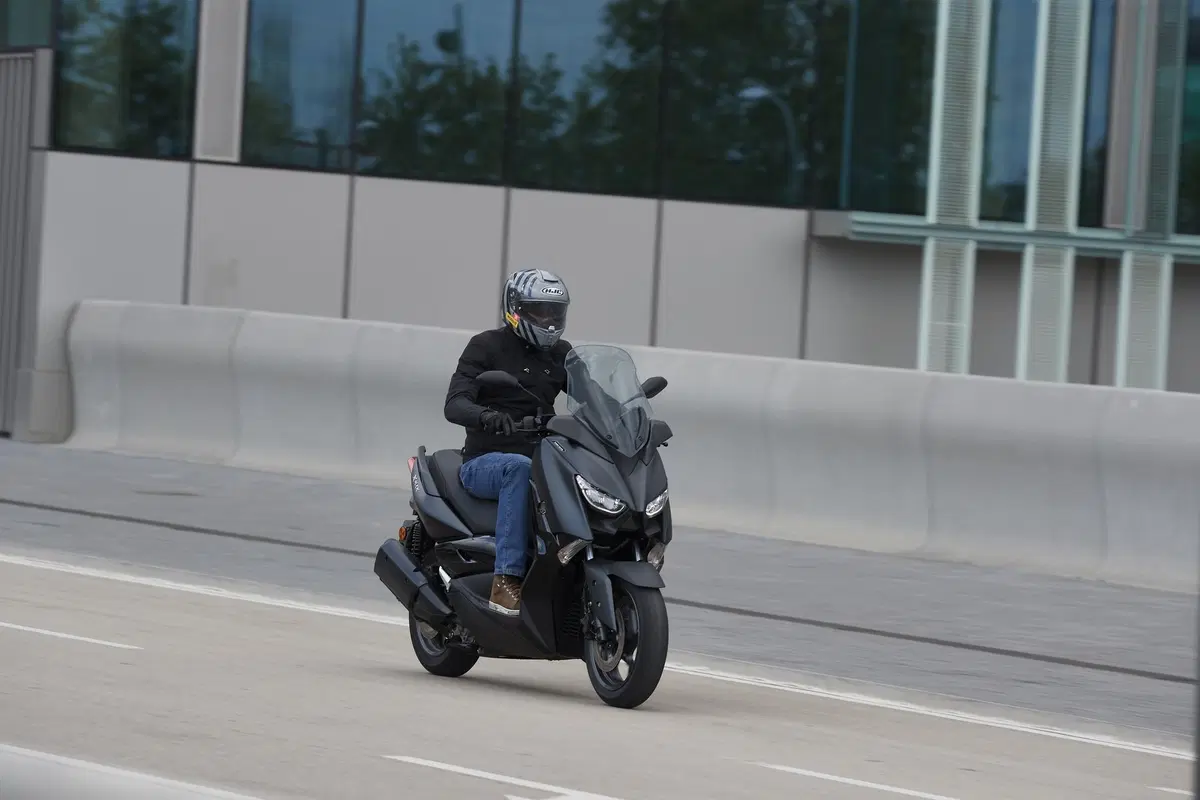 Yamaha XMAX Iron Max, TEST: ancora più stile e comfort (4)