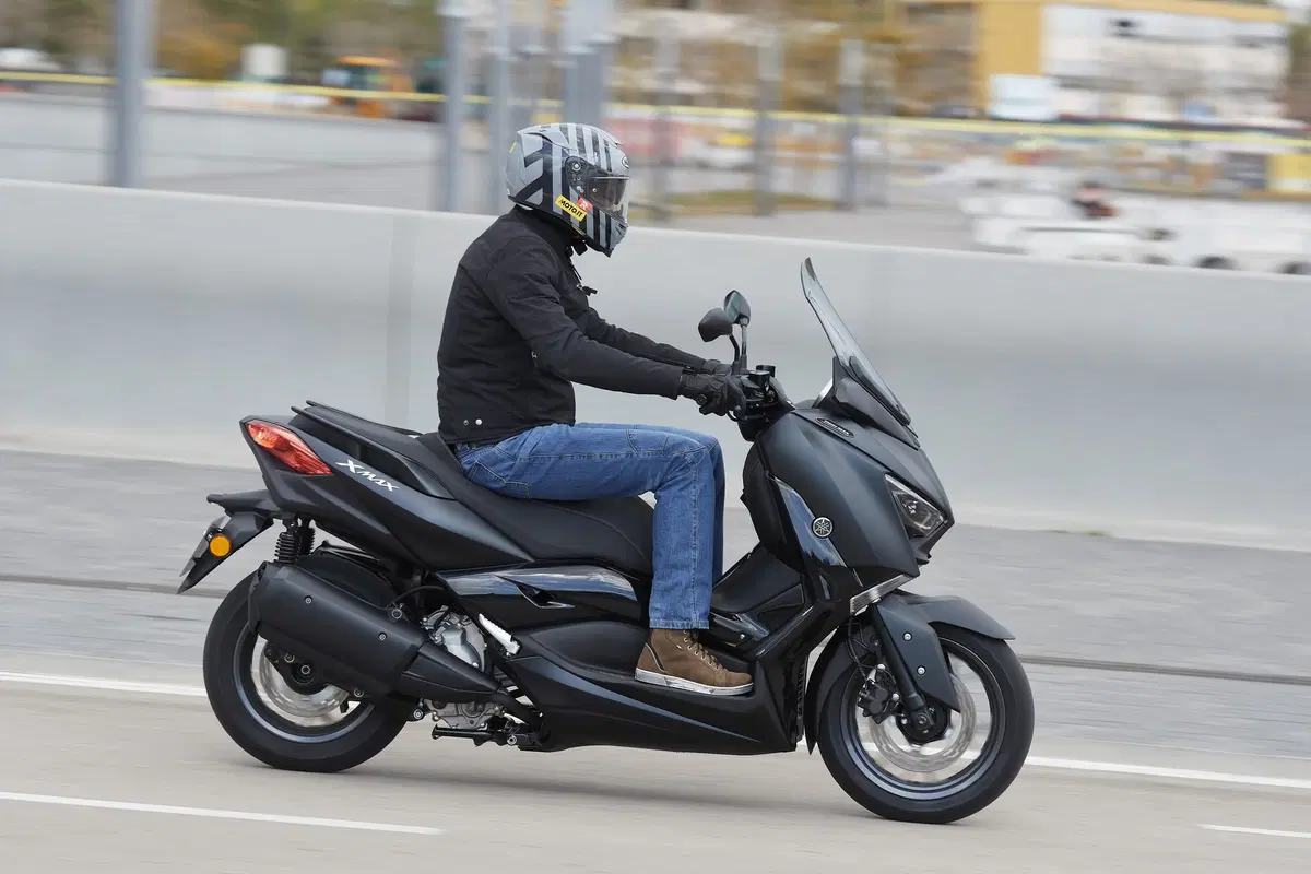 Yamaha XMAX Iron Max, TEST: ancora più stile e comfort