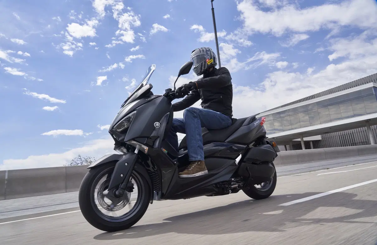 Yamaha XMAX Iron Max, TEST: ancora più stile e comfort (5)