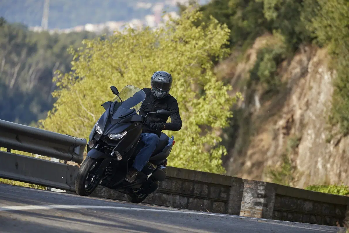 Yamaha XMAX Iron Max, TEST: ancora più stile e comfort (9)
