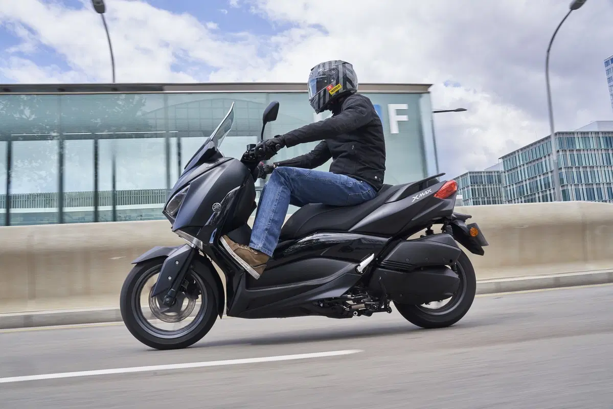 Yamaha XMAX Iron Max, TEST: ancora più stile e comfort (10)