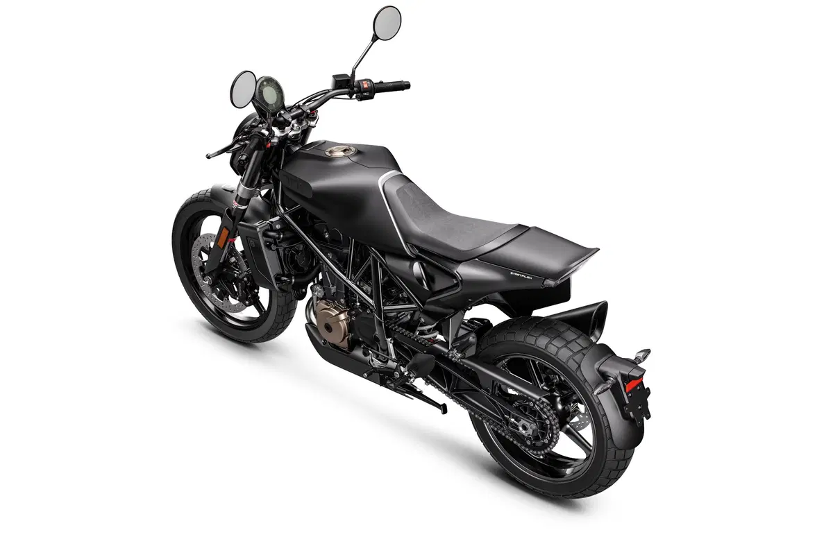 Husqvarna Svartpilen 701. Tremendamente divertente (30)