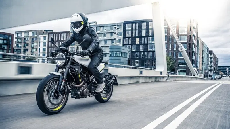 Husqvarna: "2000 vantaggi" su Vitpilen 701